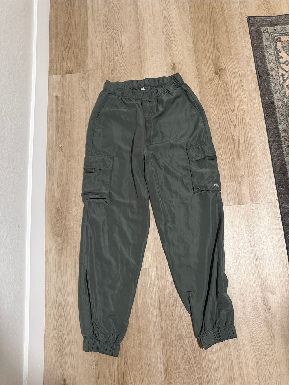 ALO Yoga Women Dark Olive Cargo Pants